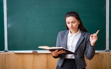 教师自我鉴定1000字7篇